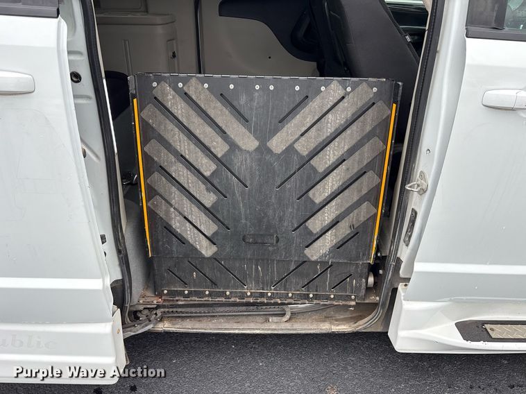 image for item DY0611 2018 Dodge Grand Caravan handicap accessible van