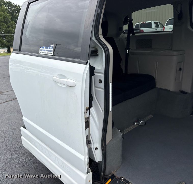 image for item DY0611 2018 Dodge Grand Caravan handicap accessible van