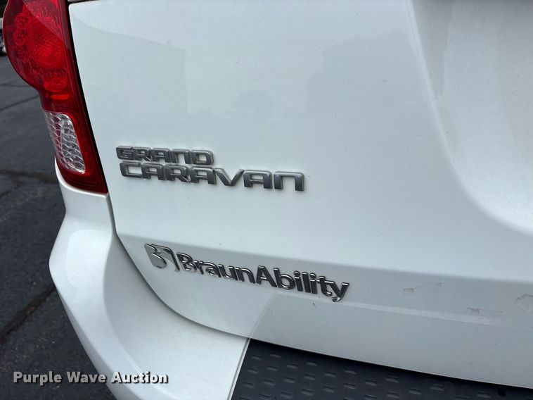 image for item DY0614 2019 Dodge Grand Caravan handicap accessible van