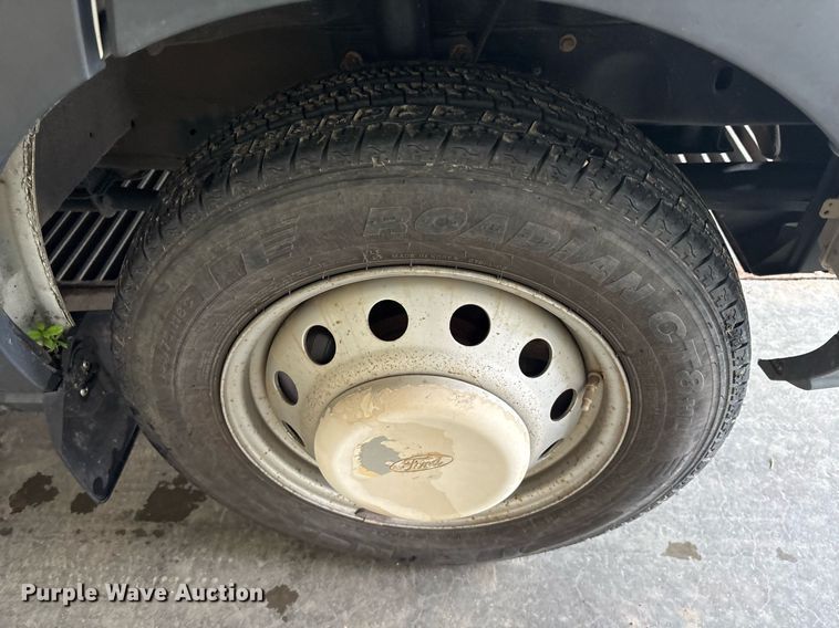 image for item DY0616 2017 Ford Transit shuttle bus