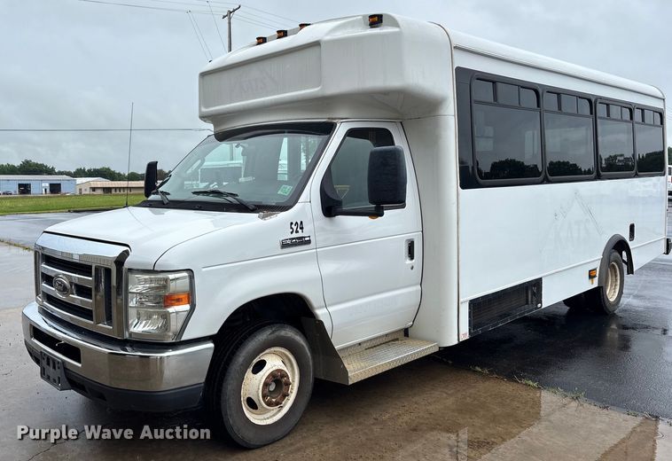image for item DY0617 2016 Ford E450 shuttle bus