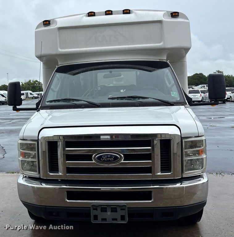 image for item DY0617 2016 Ford E450 shuttle bus