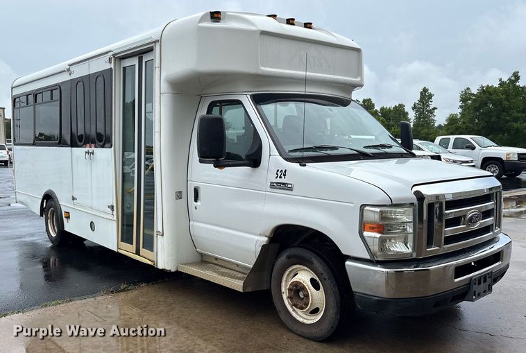 image for item DY0617 2016 Ford E450 shuttle bus