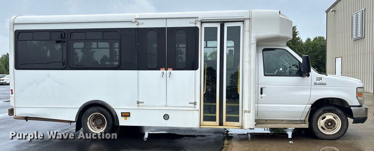 image for item DY0617 2016 Ford E450 shuttle bus