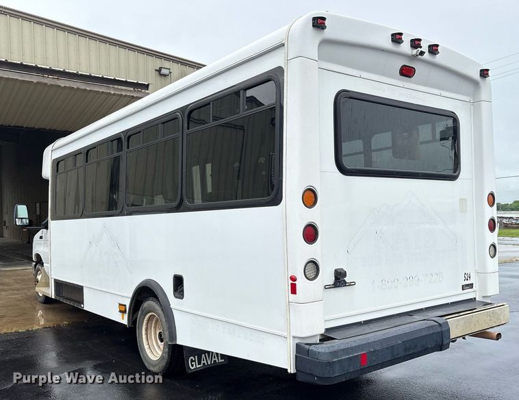 image for item DY0617 2016 Ford E450 shuttle bus