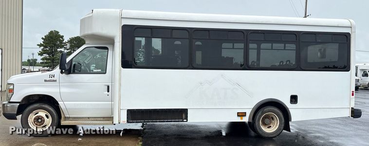 image for item DY0617 2016 Ford E450 shuttle bus