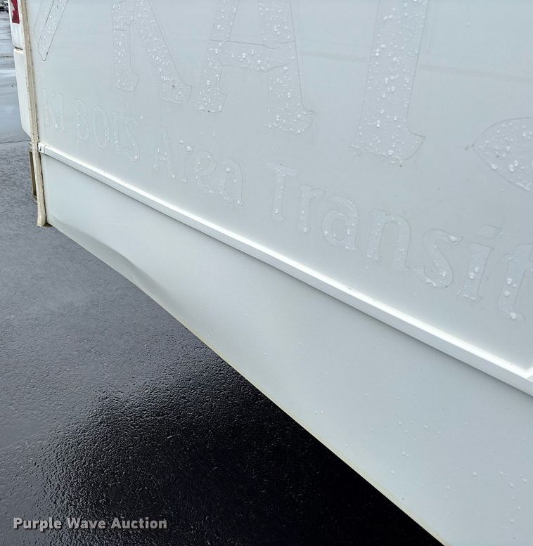 image for item DY0617 2016 Ford E450 shuttle bus