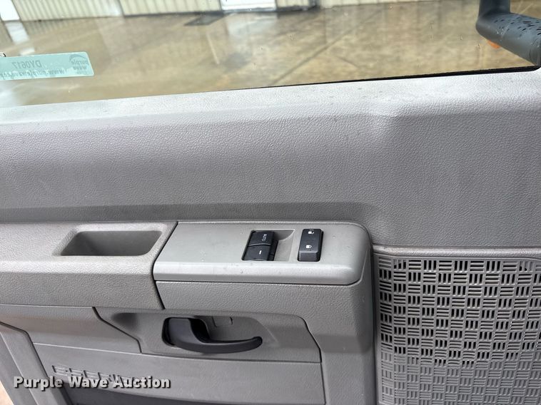 image for item DY0617 2016 Ford E450 shuttle bus