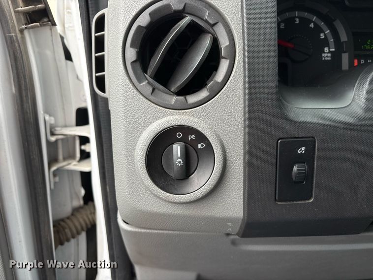 image for item DY0617 2016 Ford E450 shuttle bus