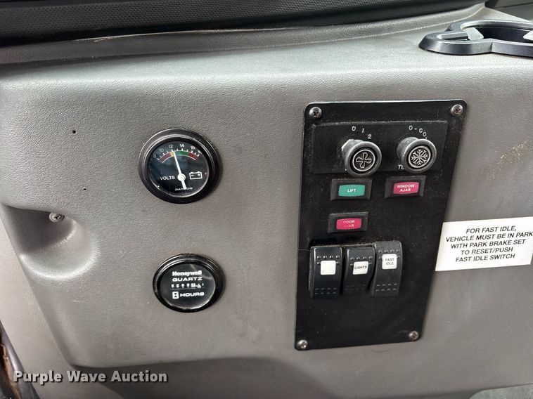 image for item DY0617 2016 Ford E450 shuttle bus