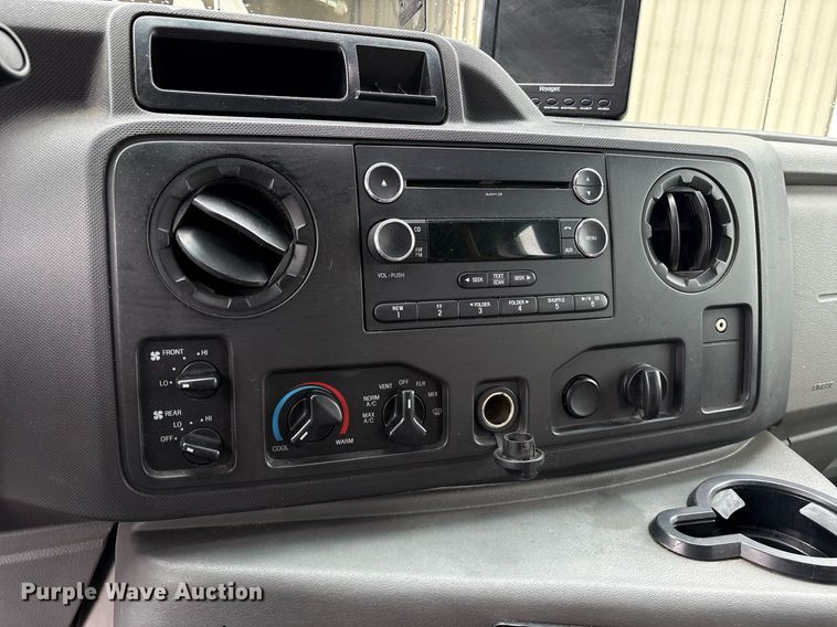 image for item DY0617 2016 Ford E450 shuttle bus