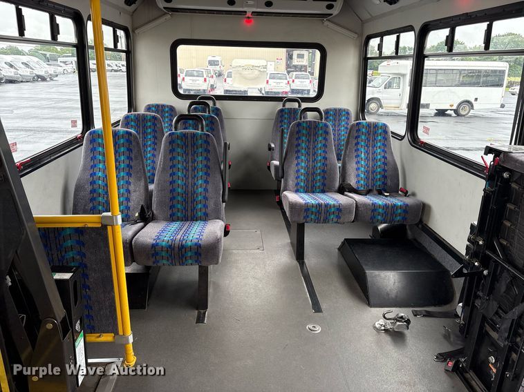 image for item DY0617 2016 Ford E450 shuttle bus