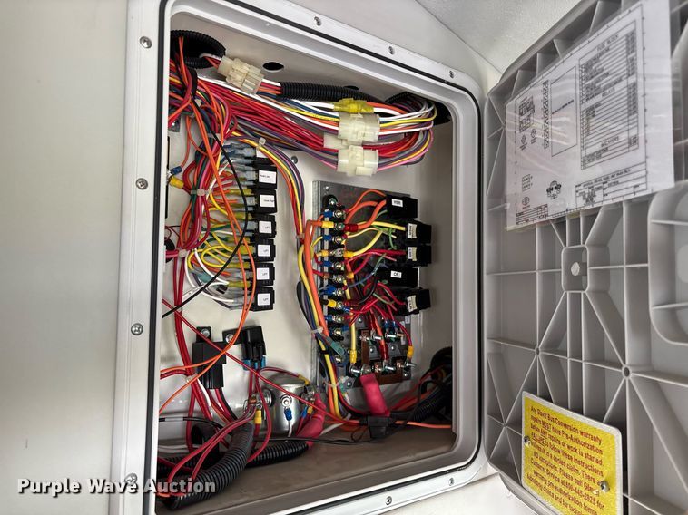 image for item DY0617 2016 Ford E450 shuttle bus