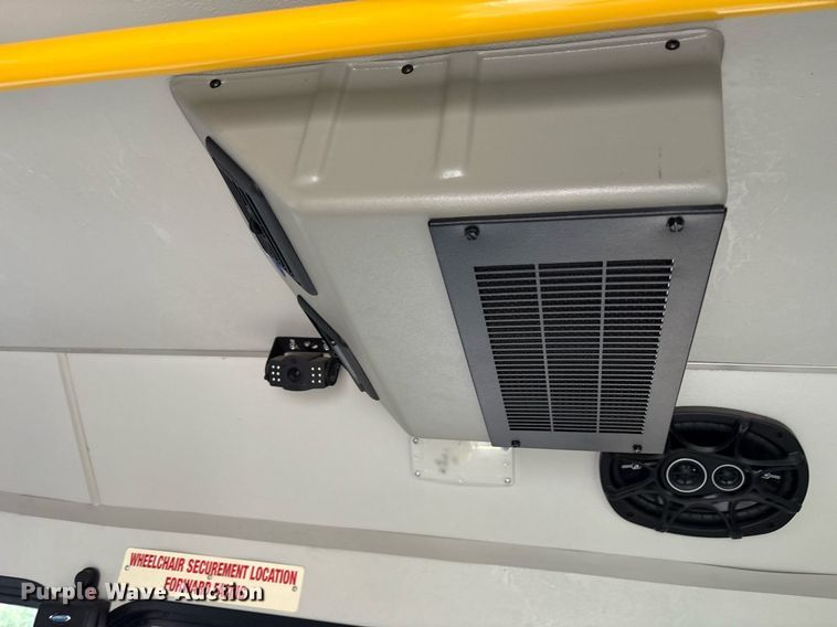 image for item DY0617 2016 Ford E450 shuttle bus
