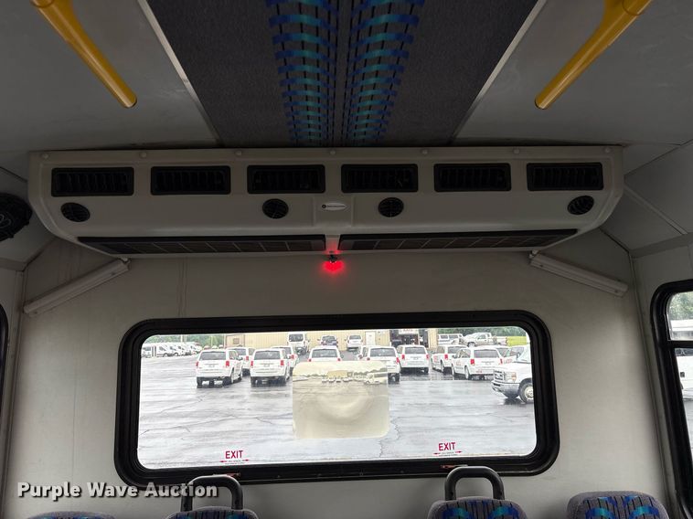 image for item DY0617 2016 Ford E450 shuttle bus