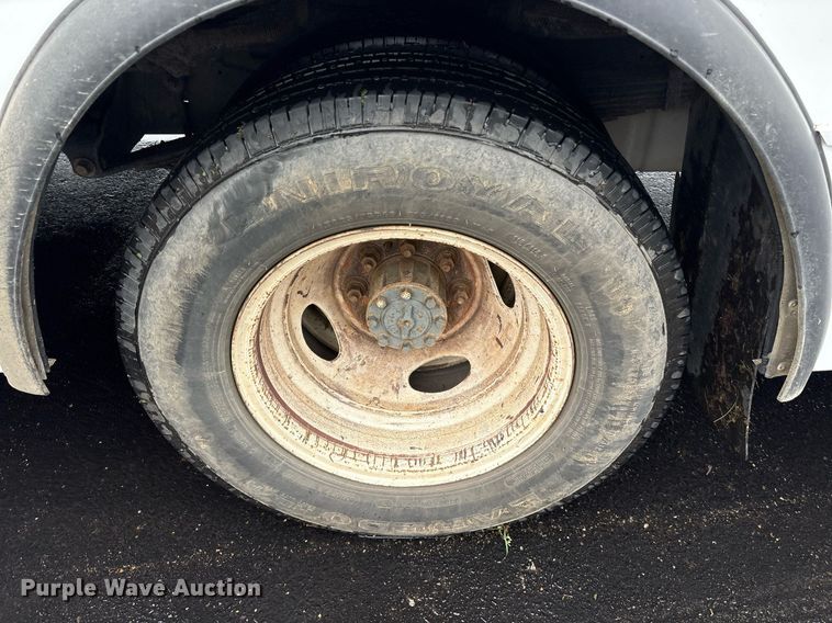 image for item DY0617 2016 Ford E450 shuttle bus