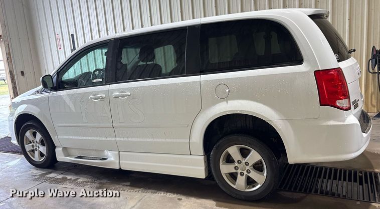image for item DY0619 2016 Dodge Grand Caravan handicap accessible van