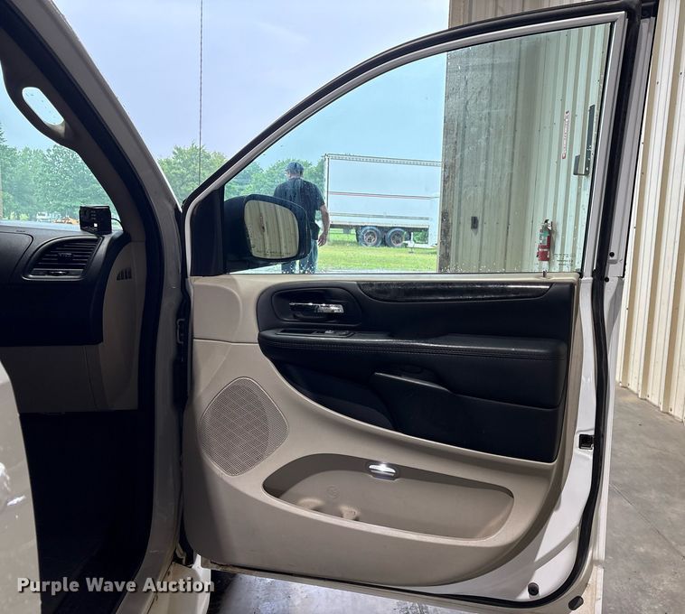 image for item DY0620 2018 Dodge Grand Caravan handicap accessible van