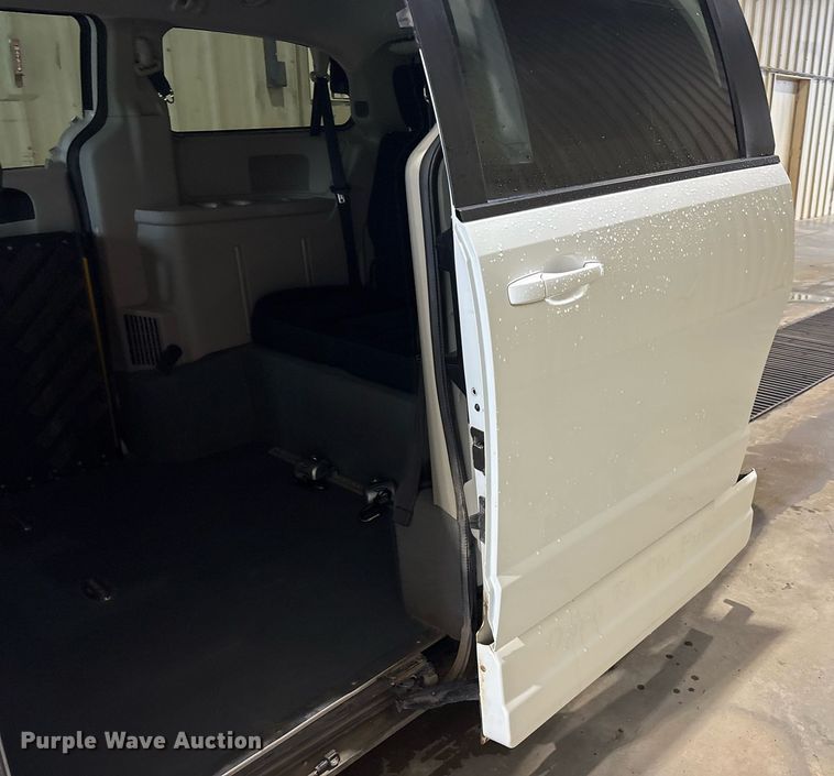 image for item DY0620 2018 Dodge Grand Caravan handicap accessible van