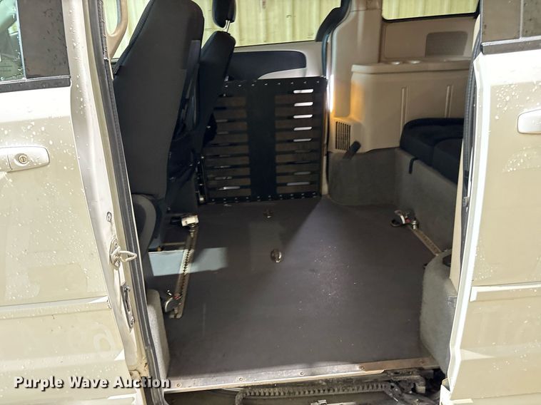 image for item DY0621 2017 Dodge Grand Caravan handicap accessible van