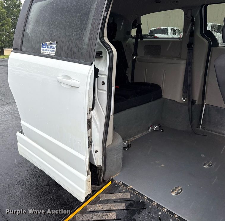 image for item DY0622 2018 Dodge Grand Caravan handicap accessible van