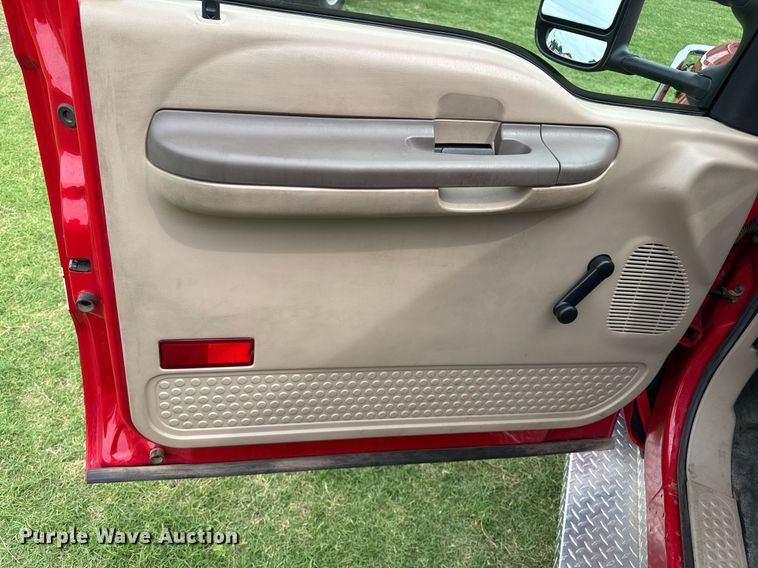 image for item DZ8502 2002 Ford F350 rescue vehicle