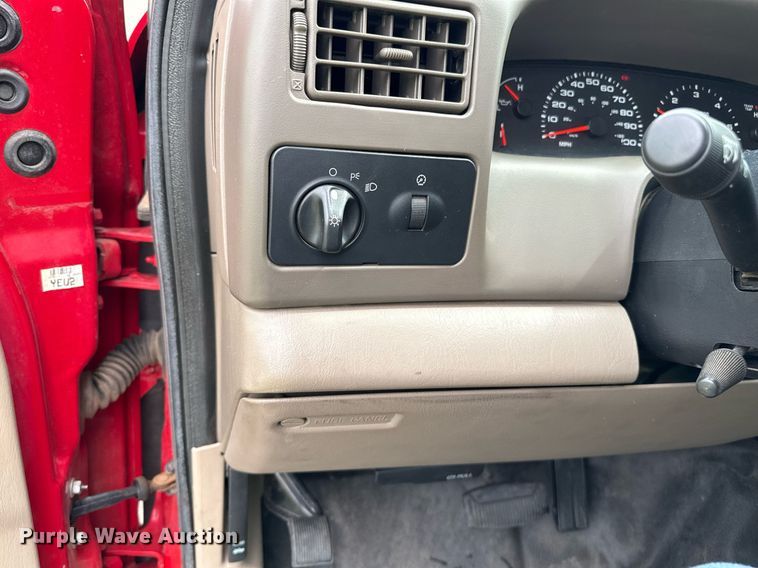 image for item DZ8502 2002 Ford F350 rescue vehicle