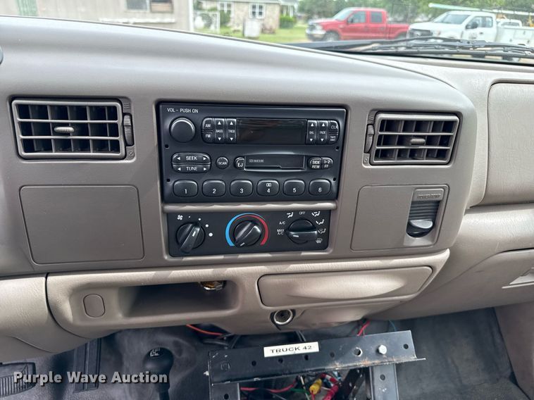 image for item DZ8502 2002 Ford F350 rescue vehicle