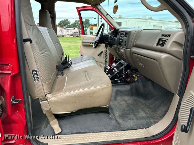 image for item DZ8502 2002 Ford F350 rescue vehicle