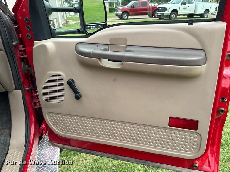 image for item DZ8502 2002 Ford F350 rescue vehicle