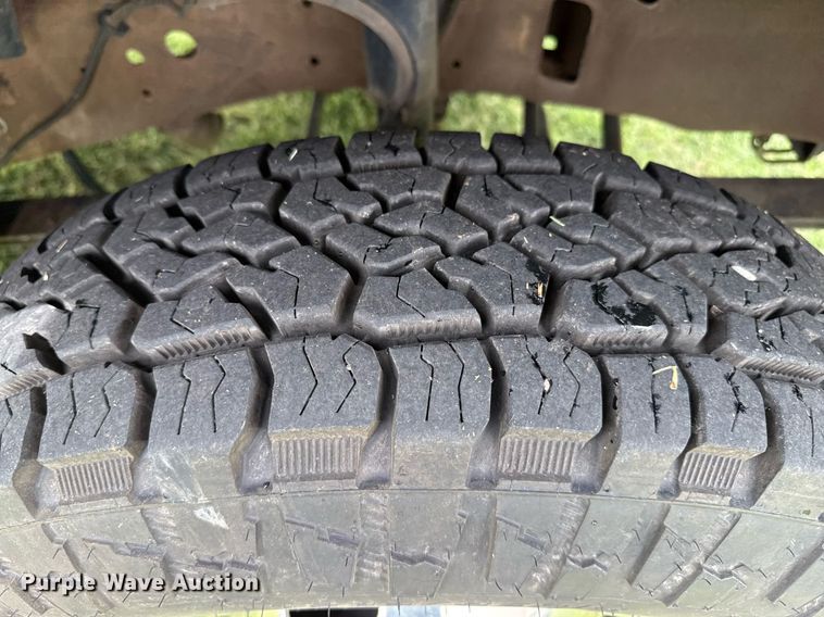 image for item DZ8502 2002 Ford F350 rescue vehicle