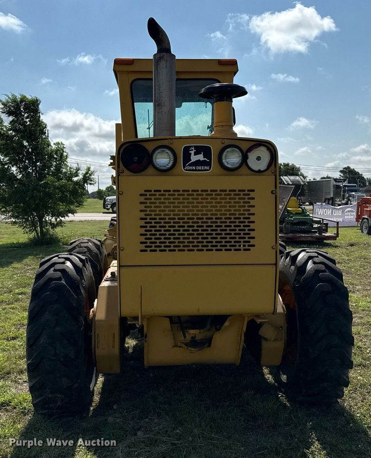 image for item DZ8504 1984 John Deere 770A motor grader