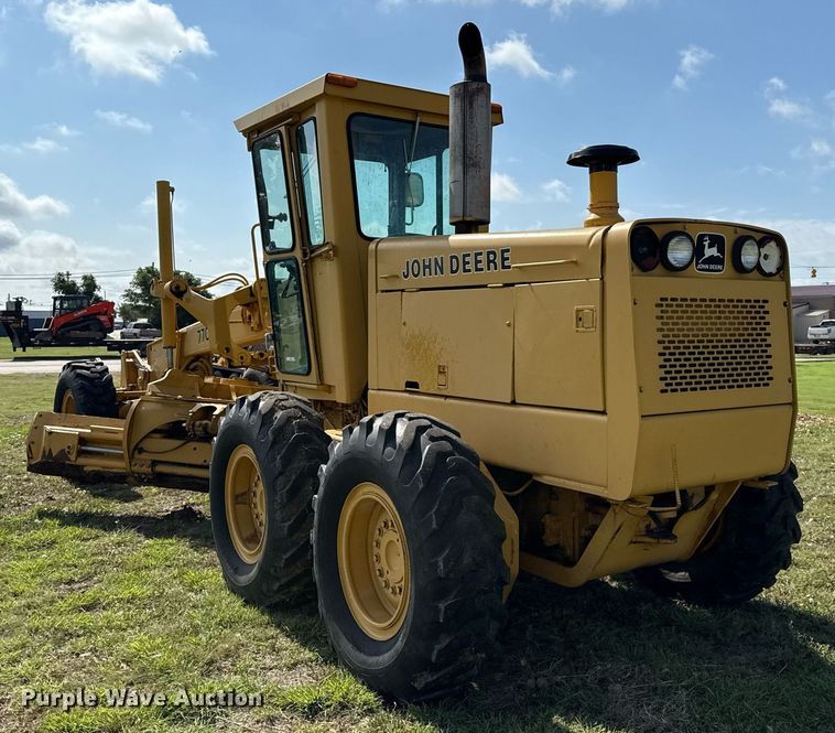image for item DZ8504 1984 John Deere 770A motor grader