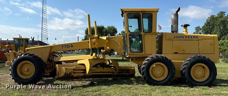 image for item DZ8504 1984 John Deere 770A motor grader