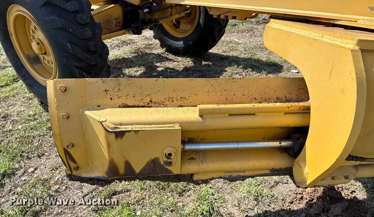 image for item DZ8504 1984 John Deere 770A motor grader