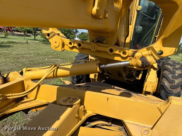 image for item DZ8504 1984 John Deere 770A motor grader