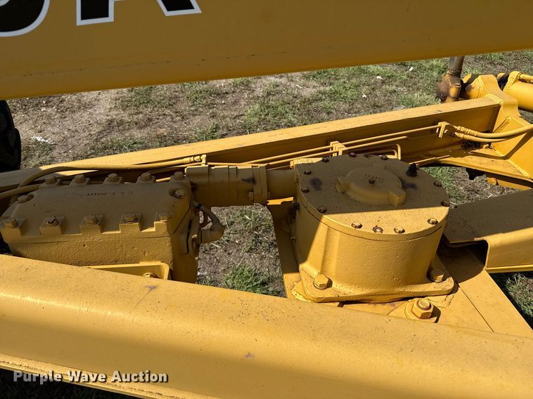 image for item DZ8504 1984 John Deere 770A motor grader