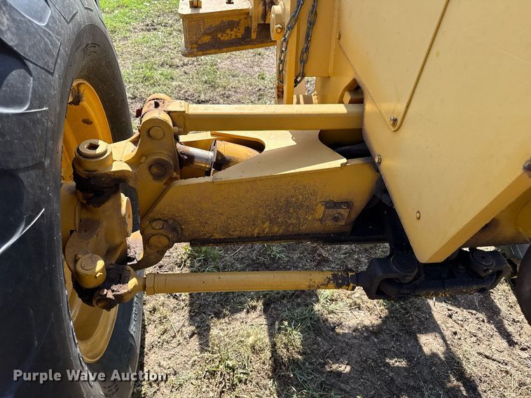 image for item DZ8504 1984 John Deere 770A motor grader