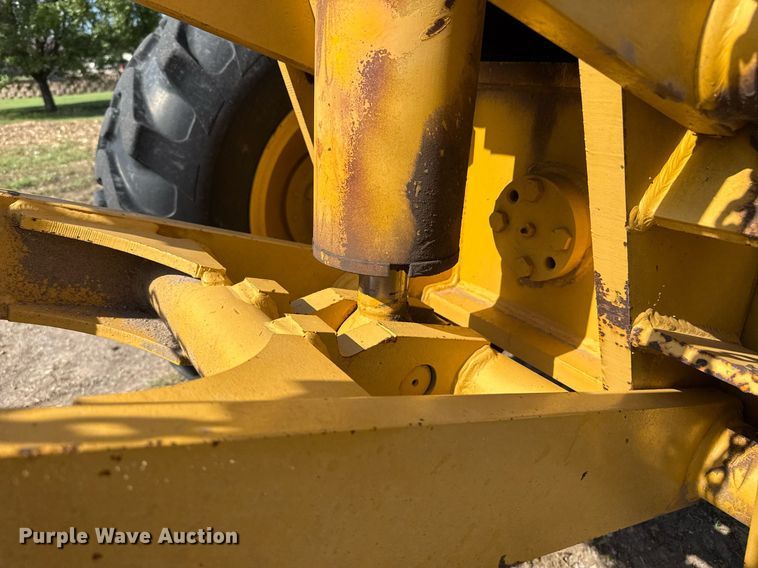 image for item DZ8504 1984 John Deere 770A motor grader