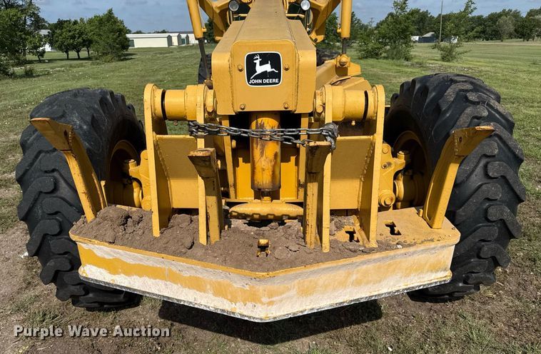 image for item DZ8504 1984 John Deere 770A motor grader