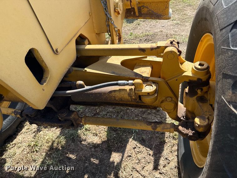 image for item DZ8504 1984 John Deere 770A motor grader