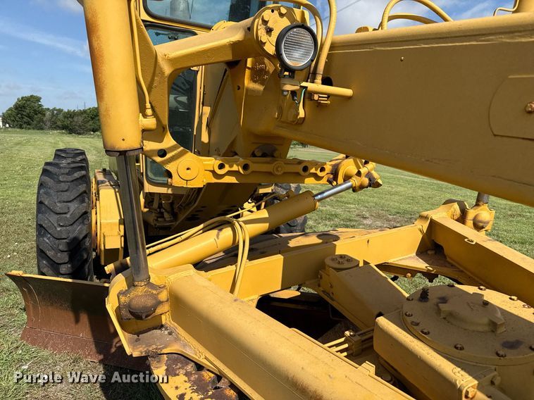 image for item DZ8504 1984 John Deere 770A motor grader