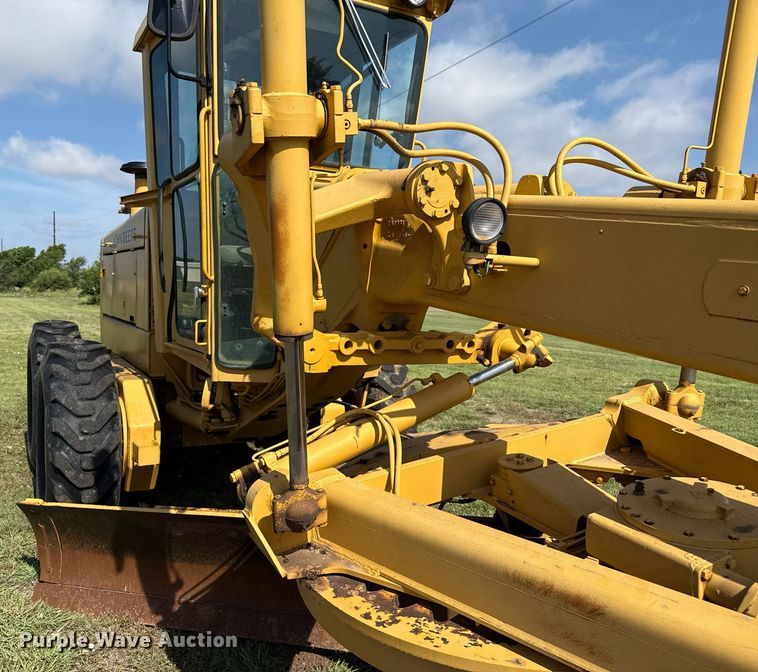 image for item DZ8504 1984 John Deere 770A motor grader