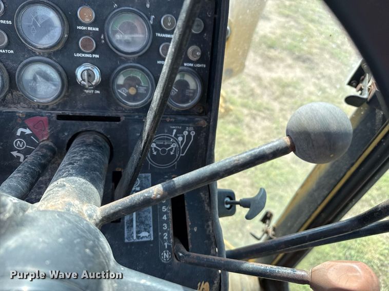 image for item DZ8504 1984 John Deere 770A motor grader