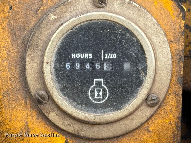 image for item DZ8504 1984 John Deere 770A motor grader