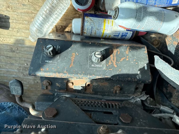 image for item DZ8504 1984 John Deere 770A motor grader