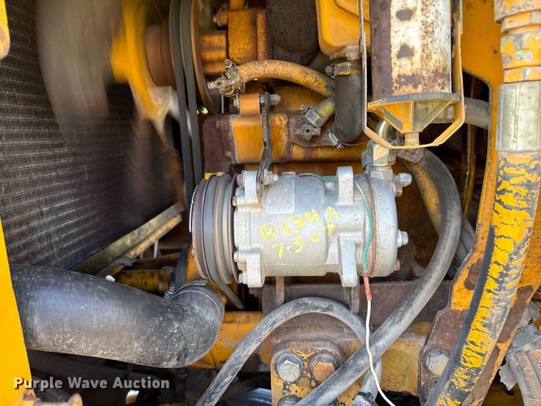 image for item DZ8504 1984 John Deere 770A motor grader