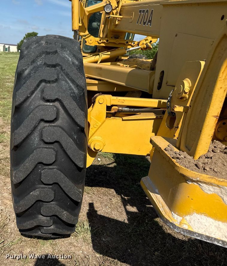 image for item DZ8504 1984 John Deere 770A motor grader