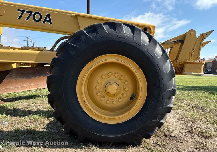 image for item DZ8504 1984 John Deere 770A motor grader