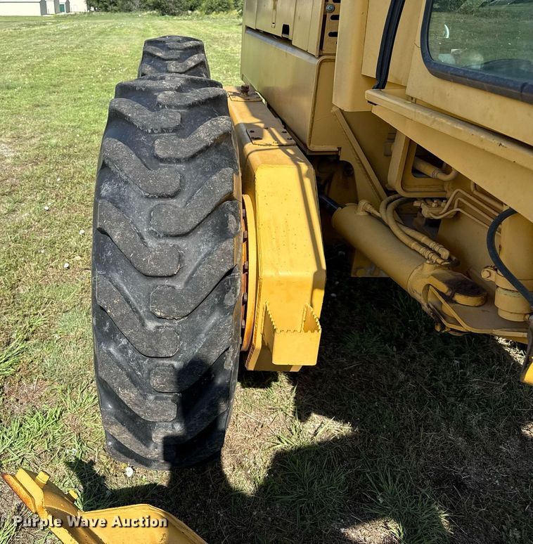 image for item DZ8504 1984 John Deere 770A motor grader